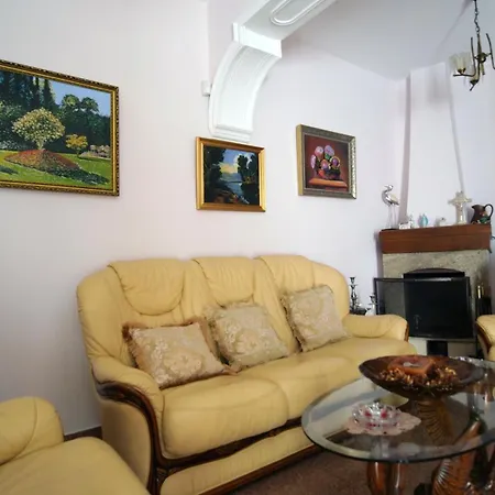 Castle Classic 1 By Lionsgate Nyaraló *